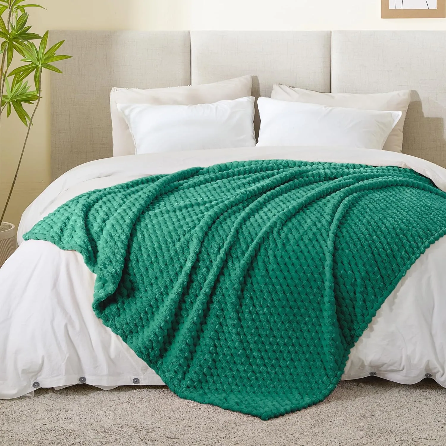 BEDELITE Fleece Throw Blanket for Couch & Bed - 3D Jacquard Decorative Dark Green Blanket, Super Soft and Cozy Warm Fuzzy Blanket All Seasons Suitable, 50x60Inches
