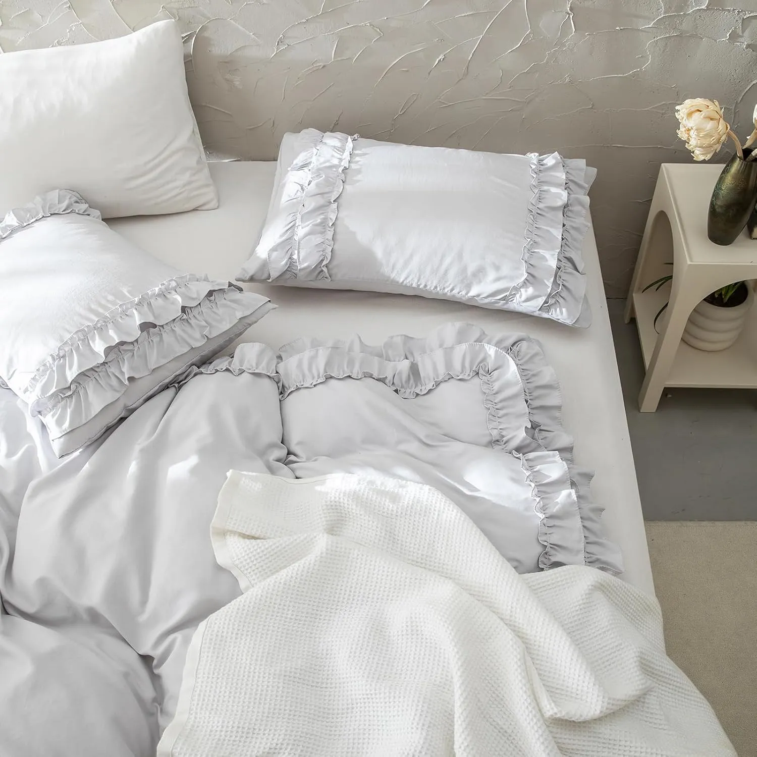 Bedorm Gray Duvet Cover Set Queen Ruffle Bedding Set Pleat Ruffled Shabby Chic Comforter Cover Extra Soft & Easy Care Gray Boho Duvet Cover with Zipper Closure
