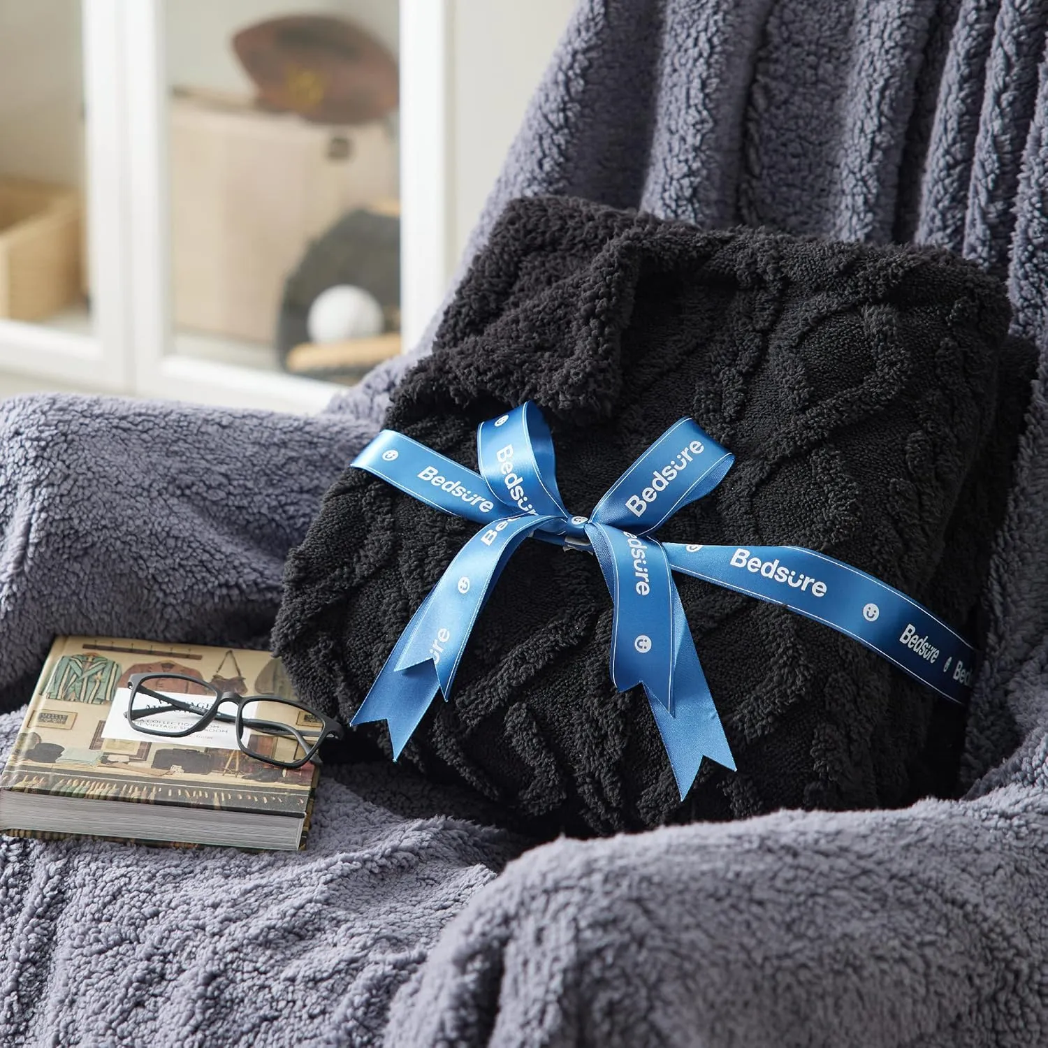Bedsure Sherpa Queen Size Blanket for Bed - Fleece Soft Cozy Fuzzy Cable Blankets for Women, Thick Warm for Winter and All Seasons, Black, 90x90 Inches