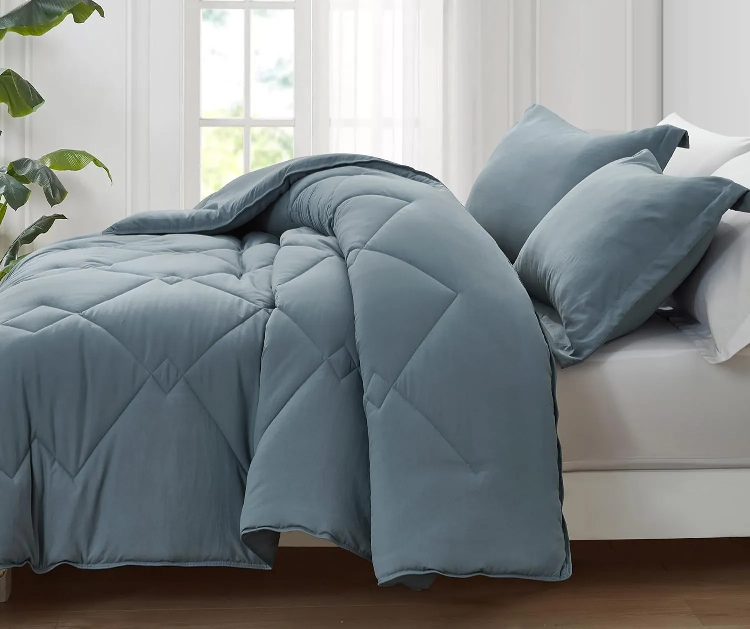 Chezmoi Collection Logan Dusty Blue Comforter Set Queen Size 3-Piece Soft Lightweight Stone-Washed Microfiber Comforter Set for All Season (1 Comforter 90x92, 2 Shams)