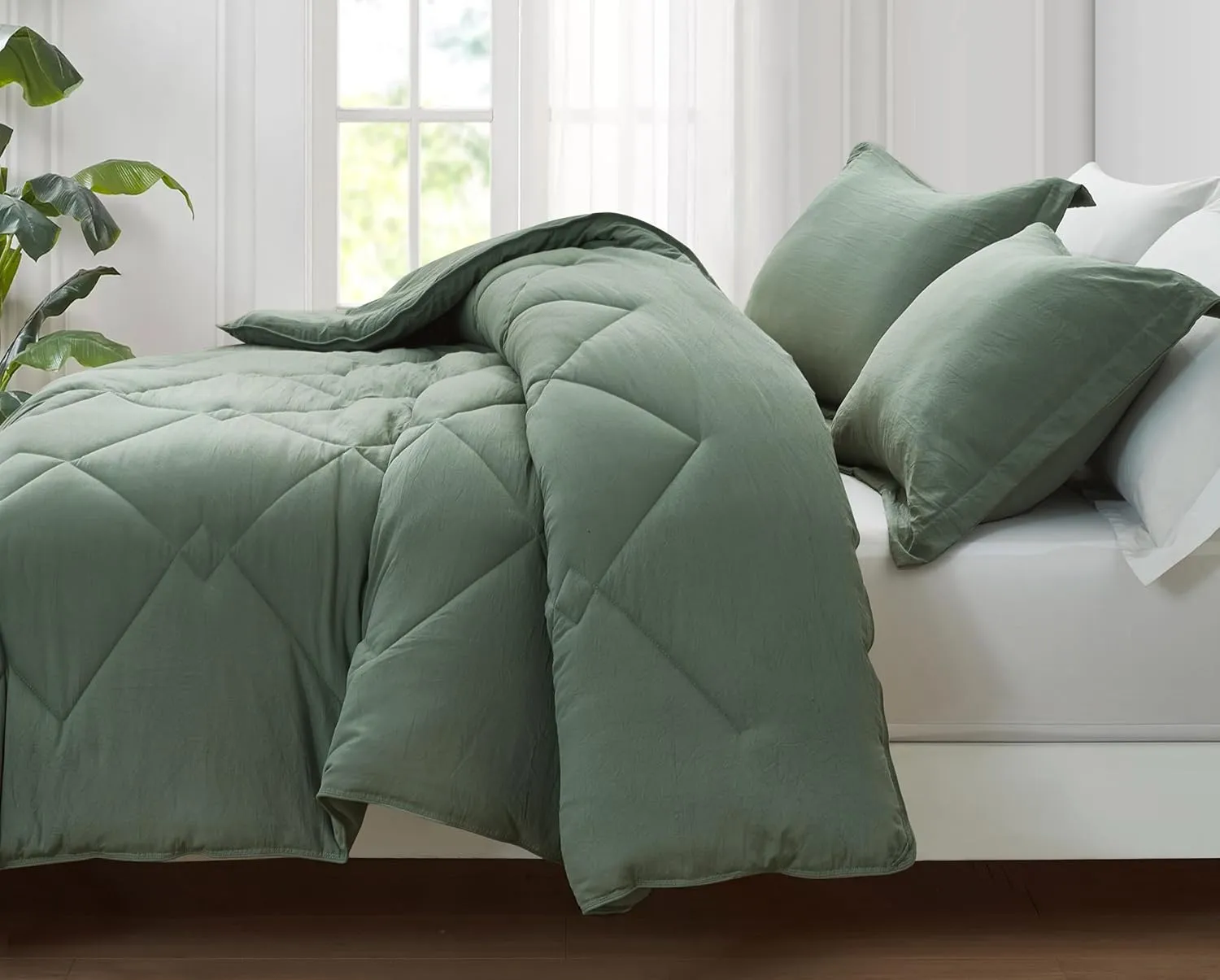 Chezmoi Collection Logan Sage Green Comforter Set Queen Size 3-Piece Soft Lightweight Stone-Washed Microfiber Comforter Set for All Season (1 Comforter 90x92, 2 Shams)