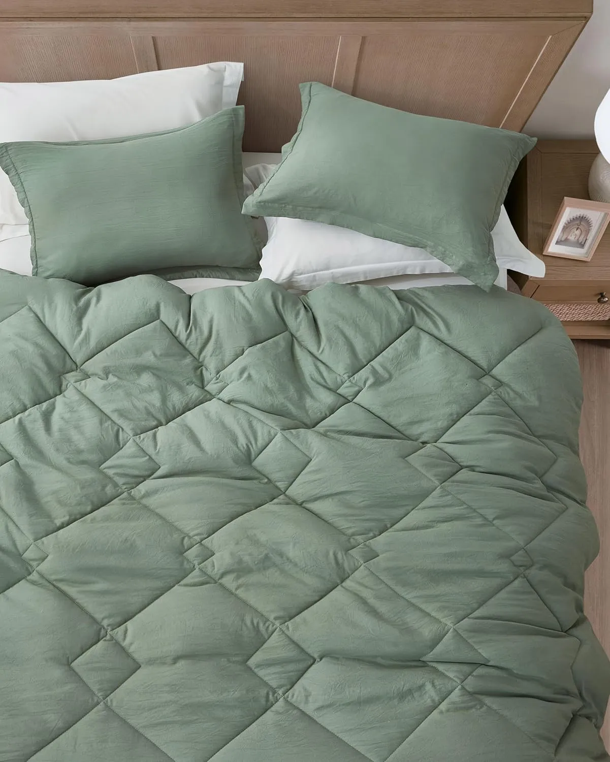 Chezmoi Collection Logan Sage Green Comforter Set Queen Size 3-Piece Soft Lightweight Stone-Washed Microfiber Comforter Set for All Season (1 Comforter 90x92, 2 Shams)