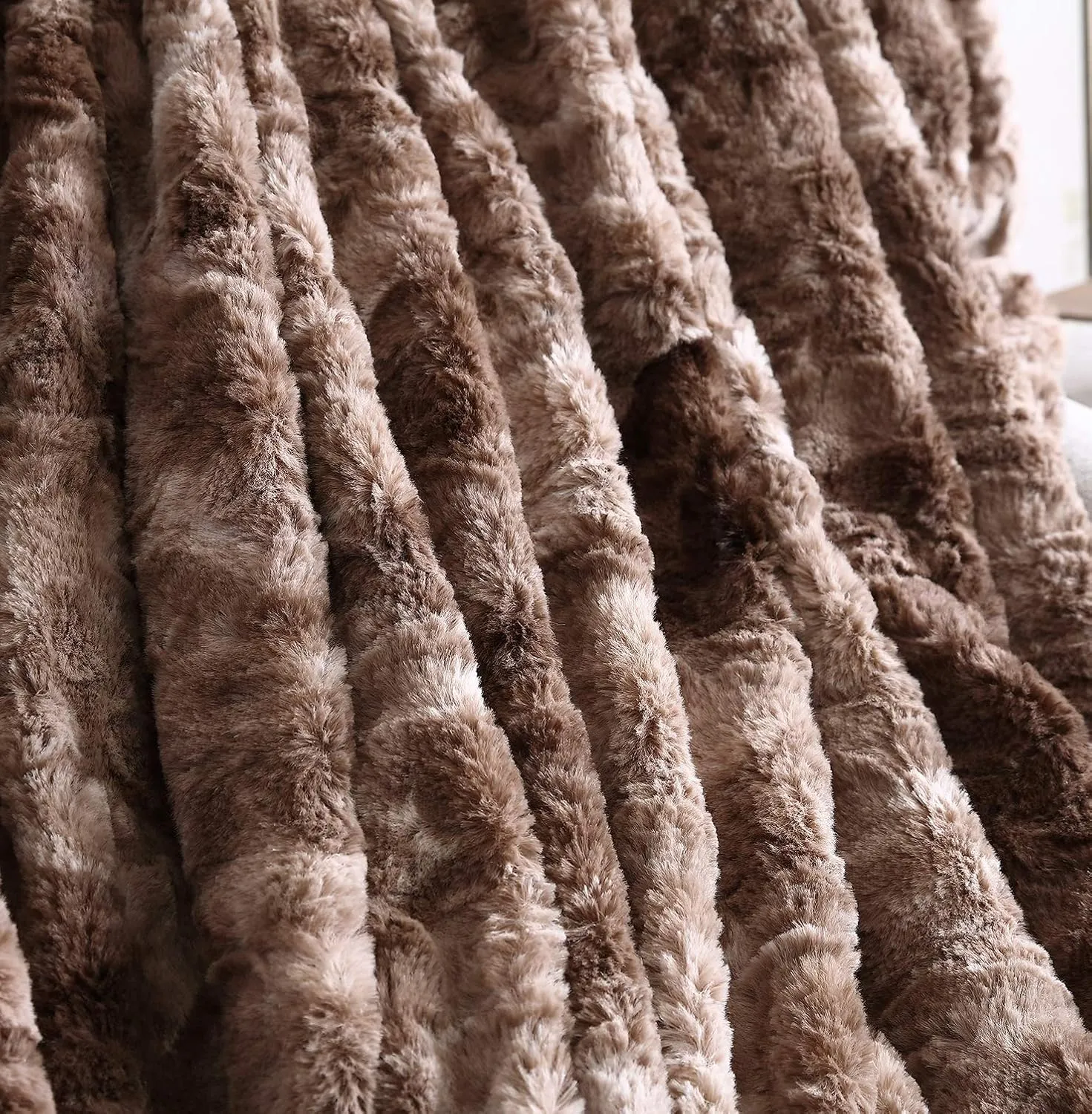 Chezmoi Collection Soft Fuzzy Faux Fur Throw Blanket - Fluffy Warm Cozy Lightweight Reversible Brown Wolf Fur Plush Sherpa Blanket, 50" x 65"