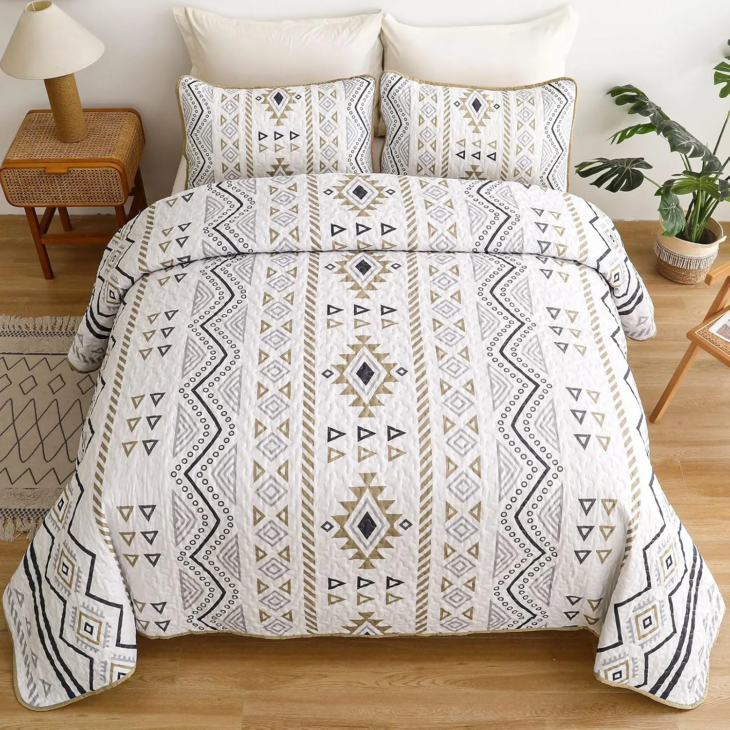 Drucon Boho Queen Size Aztec Quilt Set 3 Pieces Khaki Ultra Soft Lightweight Quilt Beddding Set, Microfiber Bohemian Bedspread Coverlet Set with 2 Pillowcases for All Season (Queen, 90"x96")
