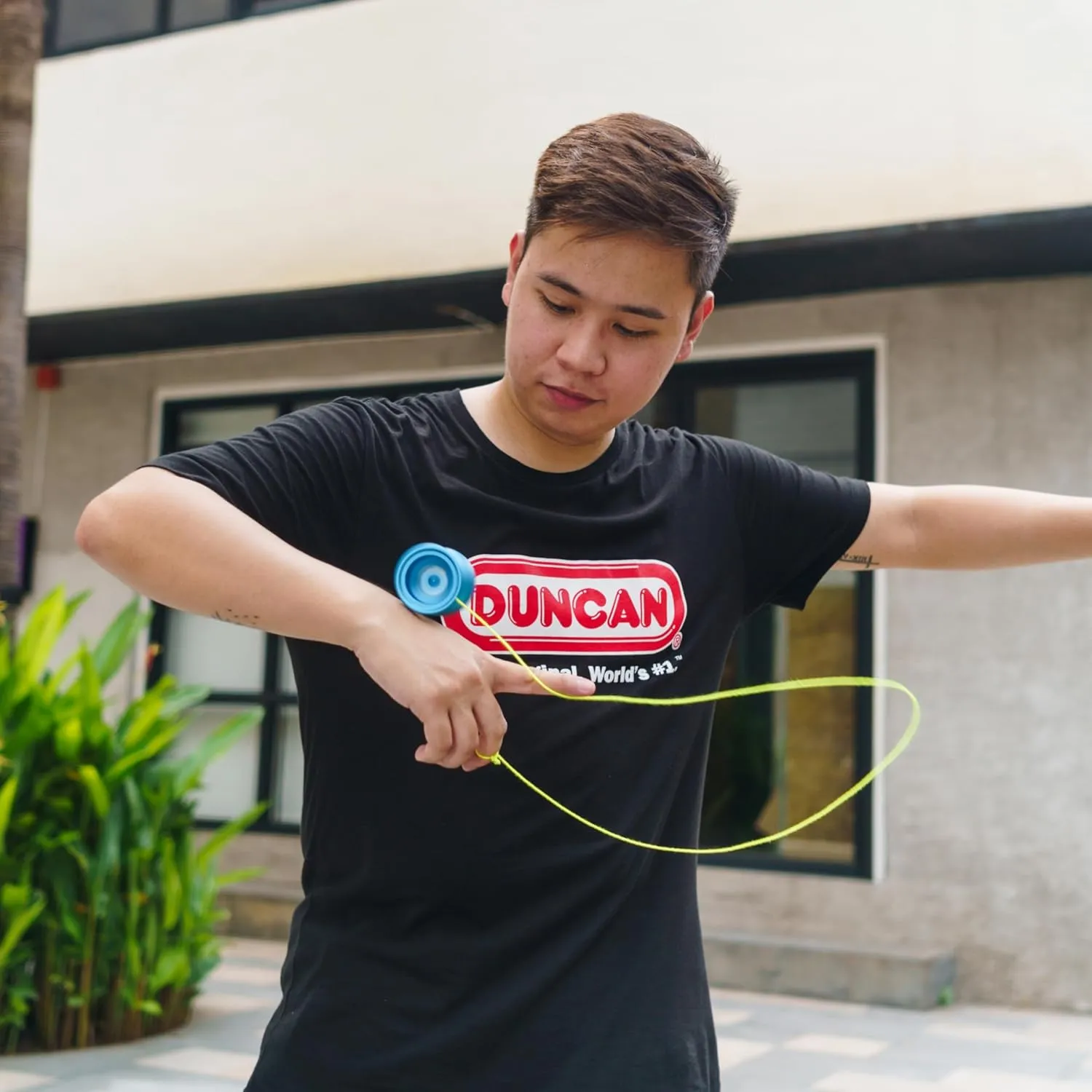 Duncan Toys Roadrunner Yo-Yo, Unresponsive Expert Level Yo-Yo, Concave Bearing and Aluminum Body, Black with Red Splash