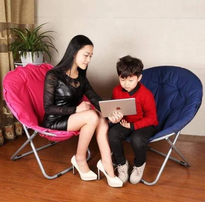 Foldable moon chair