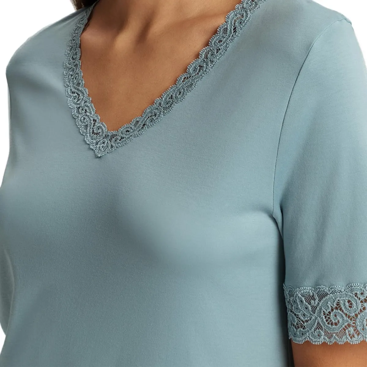 HANRO Women's Moments Short Sleeve Nightgown