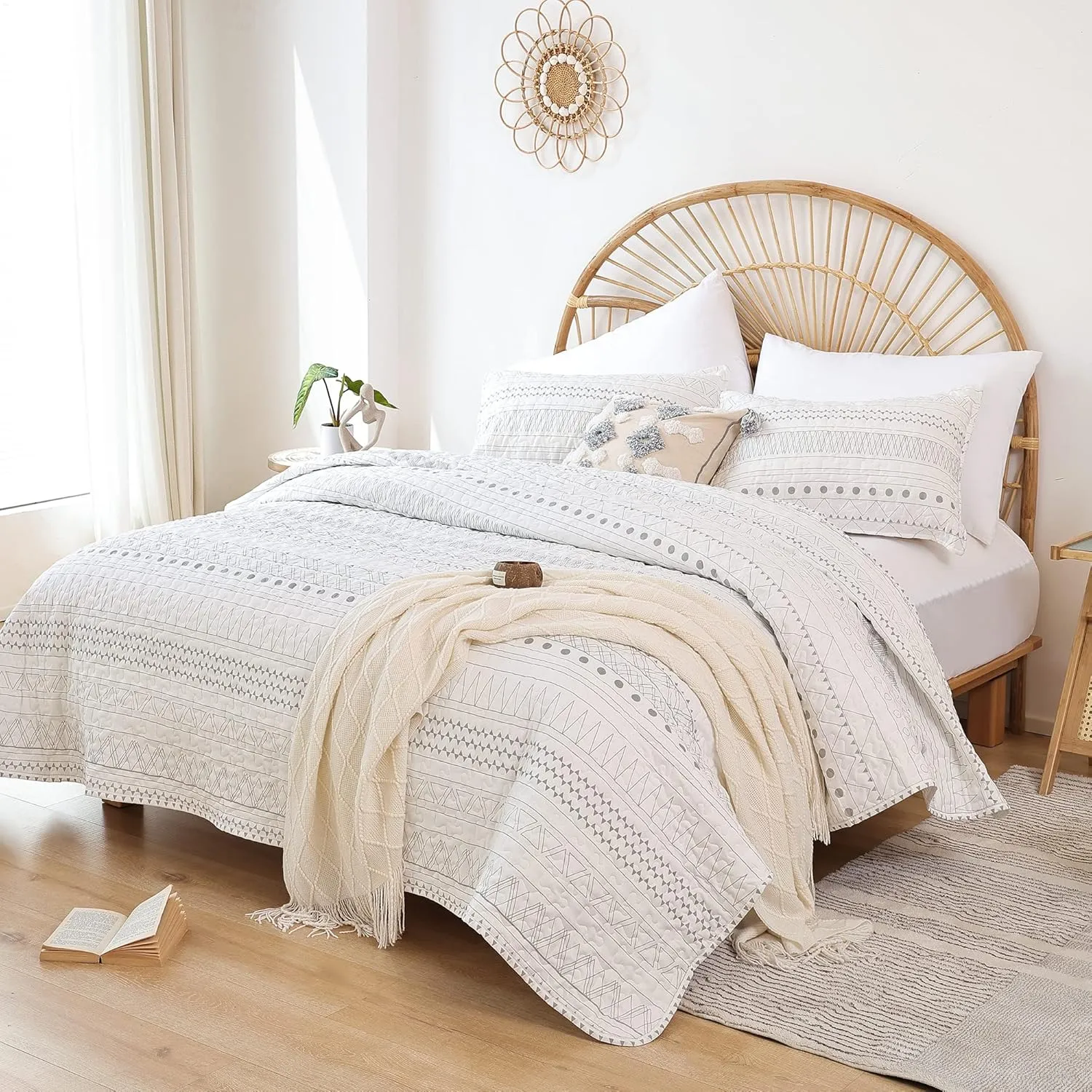 JANZAA Quilt Bedding Set Boho for All Season, 3 PCS Bedspreads Queen Size with Grey Geometry Pattern On White (Two Pillow Cases)