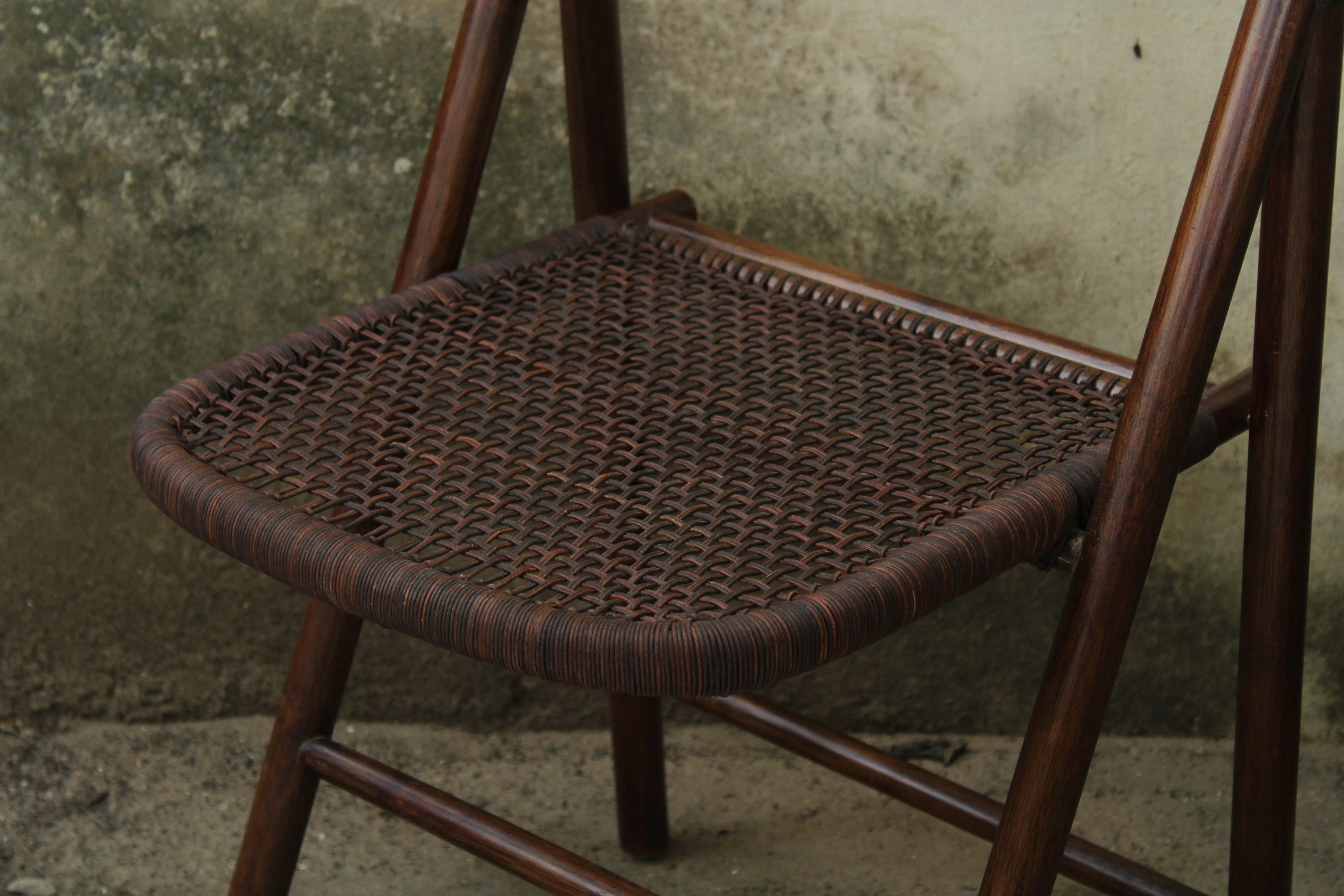 LEATHER SKINNY FOLDING CHAIR