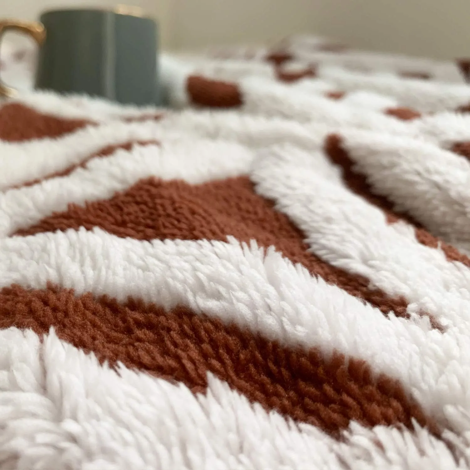 LOMAO Sherpa Fleece Blanket Fuzzy Soft Throw Blanket Cozy Dual Sided Blanket for Couch Sofa Bed (Brown, 51"x63")