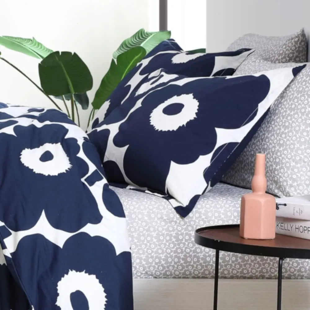 MARIMEKKO - Queen Comforter Set, Cotton Bedding with Matching Shams, Lightweight Home Decor for All Seasons (Unikko Indigo, Queen)