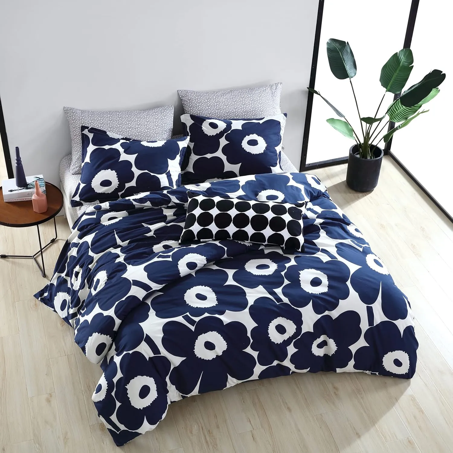 MARIMEKKO - Queen Comforter Set, Cotton Bedding with Matching Shams, Lightweight Home Decor for All Seasons (Unikko Indigo, Queen)