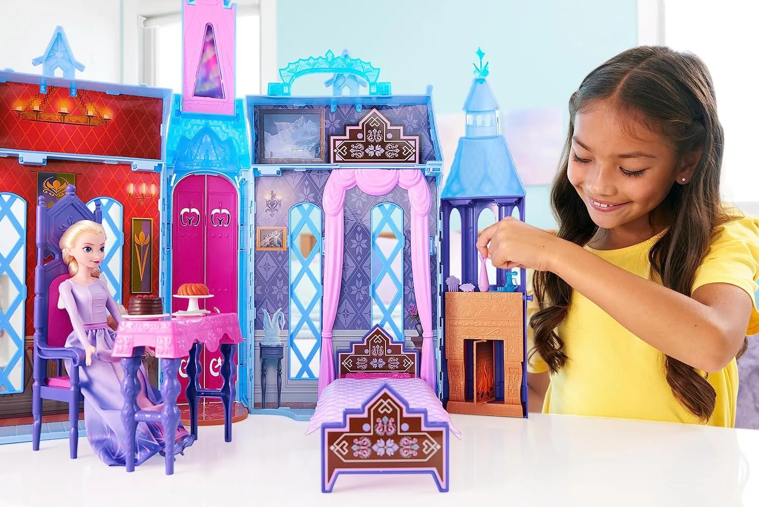 Mattel Disney Frozen Doll House, Arendelle Castle Featuring Elsa Fashion Doll, 4 Play Areas with 15 Furniture & Accessories, 2  ft Tall