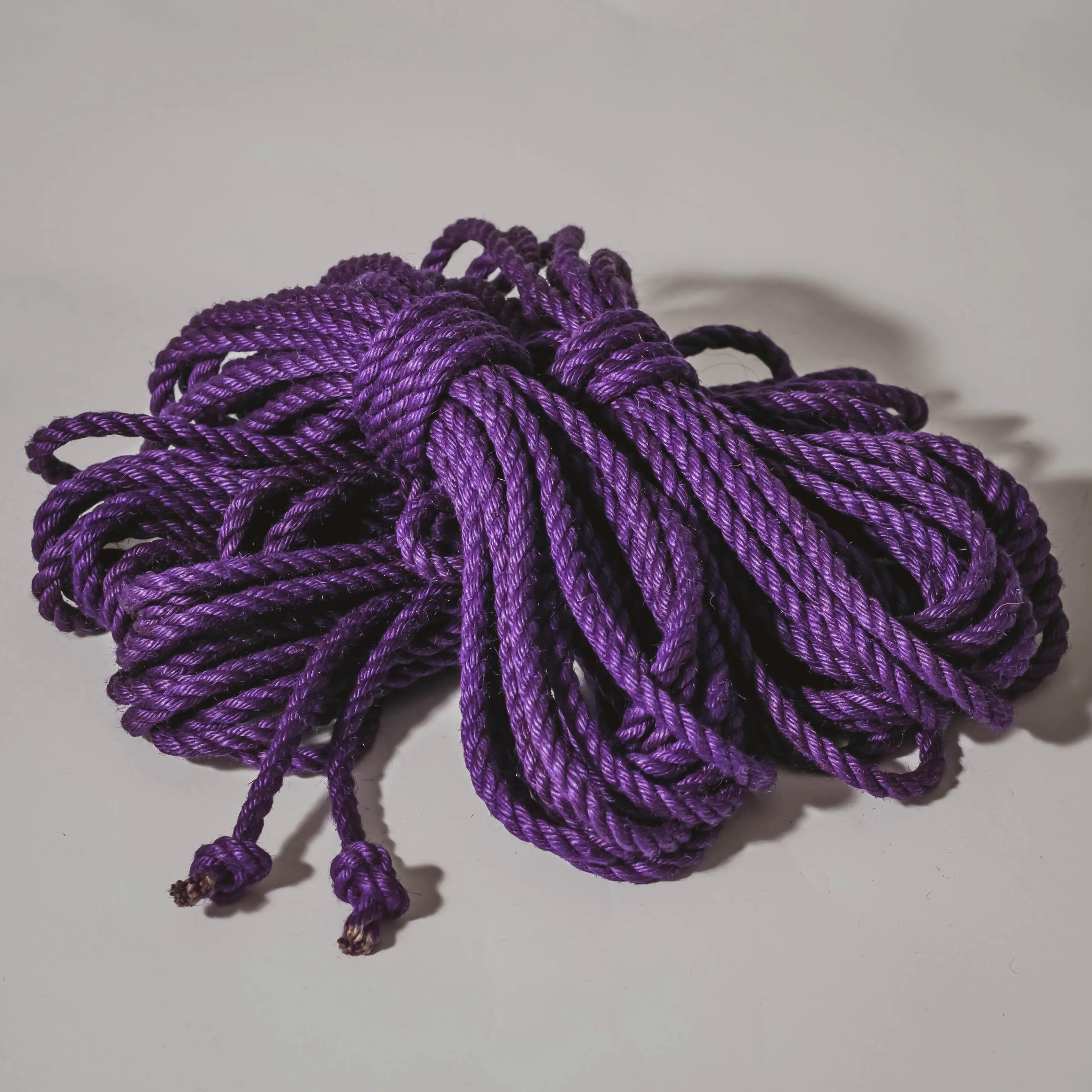 Purple jute rope (treated, 6mm)