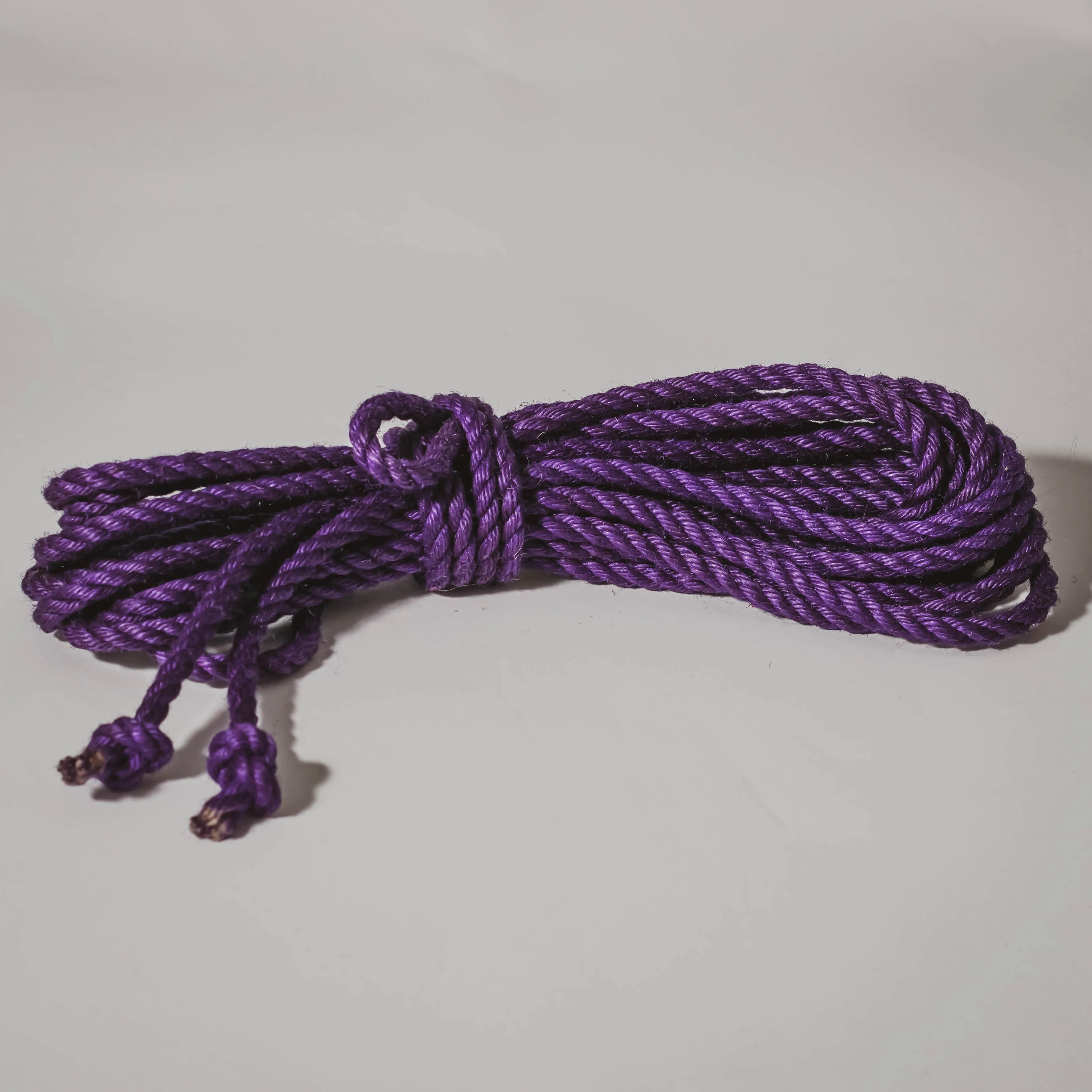 Purple jute rope (treated, 6mm)