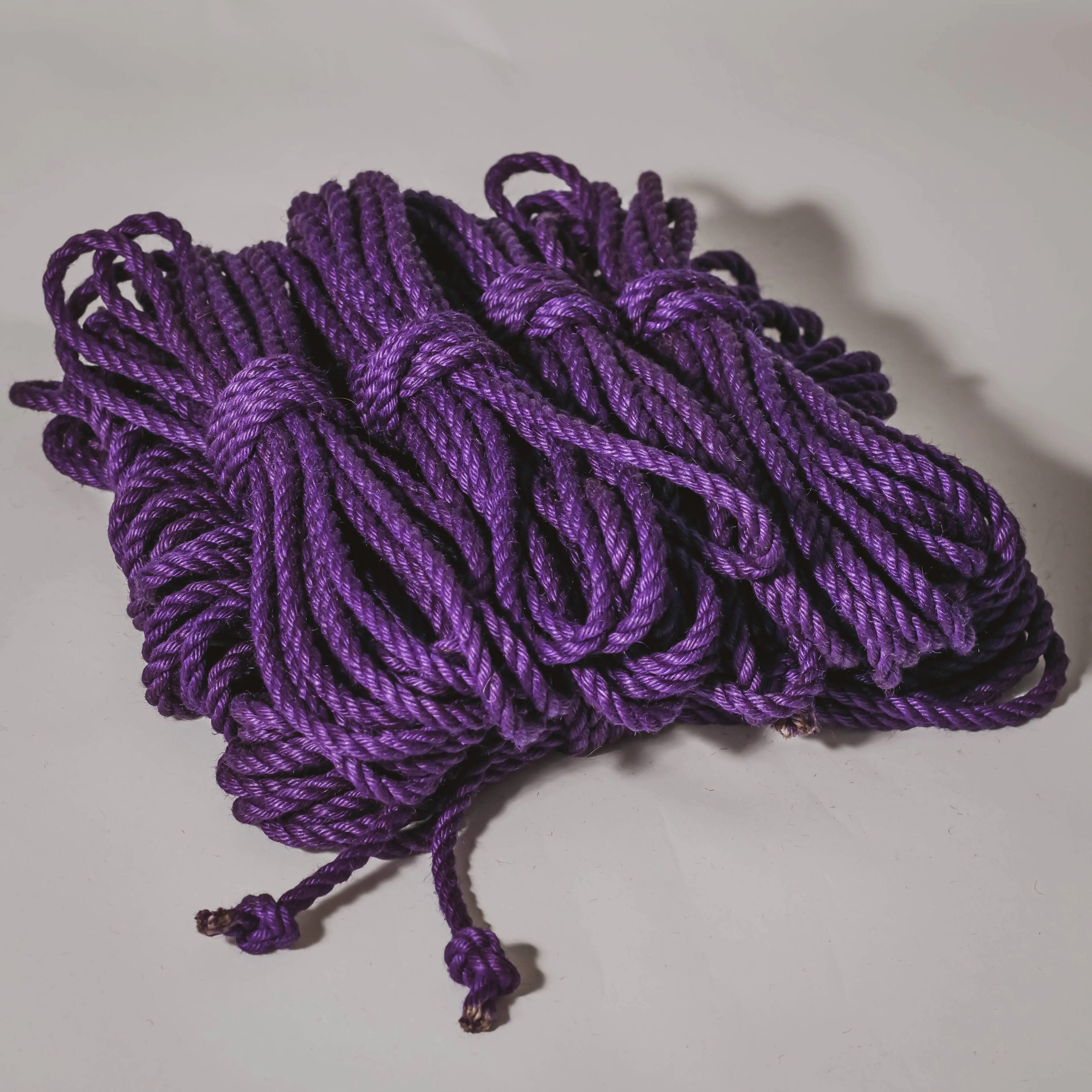 Purple jute rope (treated, 6mm)