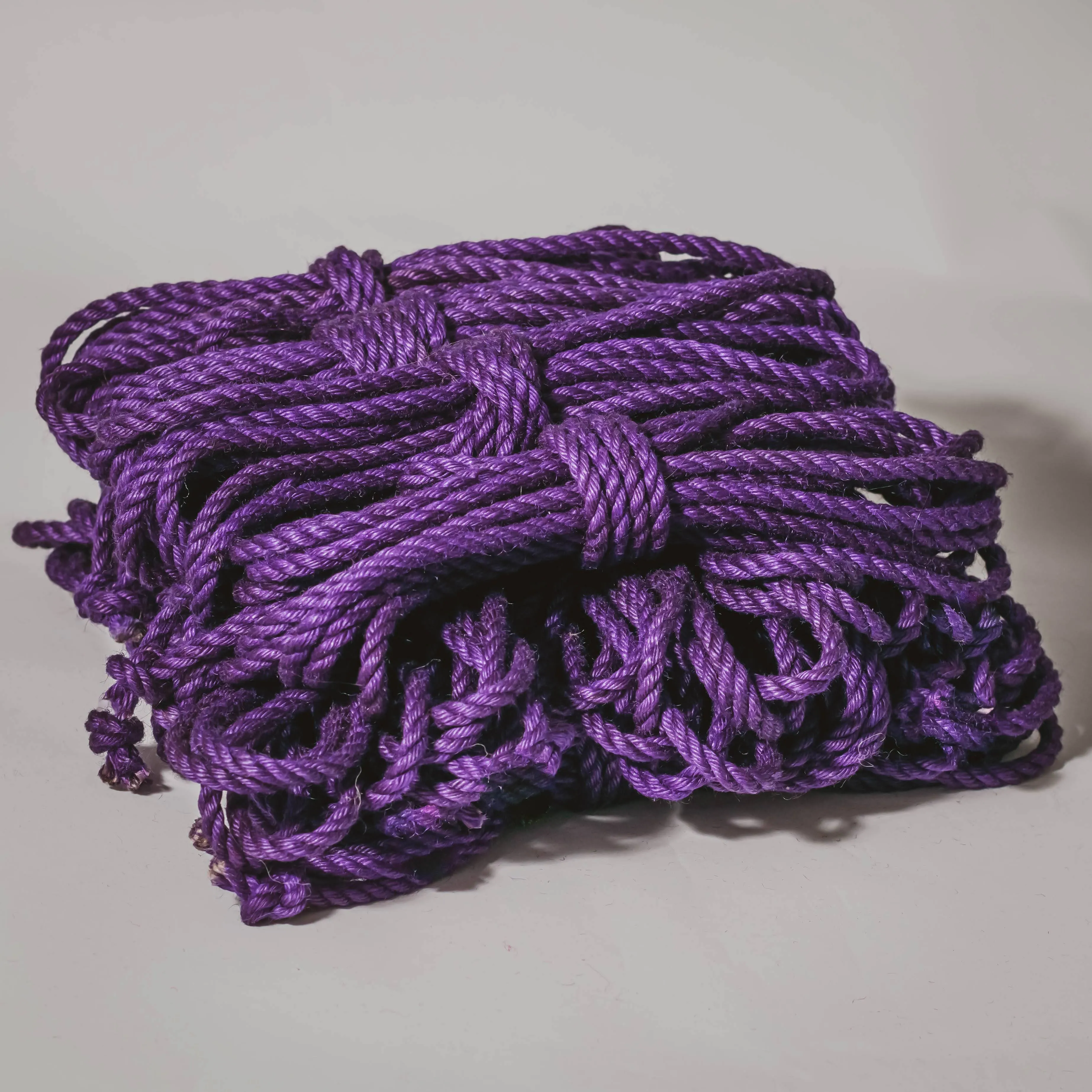 Purple jute rope (treated, 6mm)