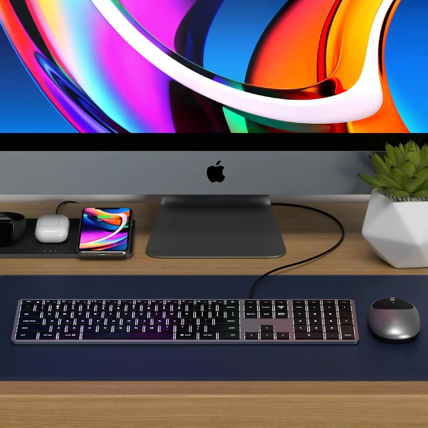 Satechi Slim W3 Wired Backlit Keyboard with Numeric Keypad – Illuminated Keys & USB C Connection – for MacBook Pro, MacBook Air, iPad Pro, iMac and More