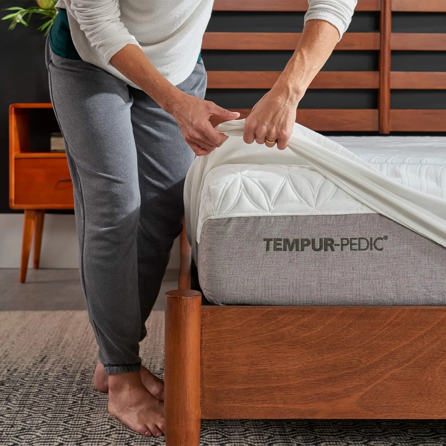Tempur-Pedic Protect Waterproof Mattress Protector, Queen, White (Packaging May Vary)