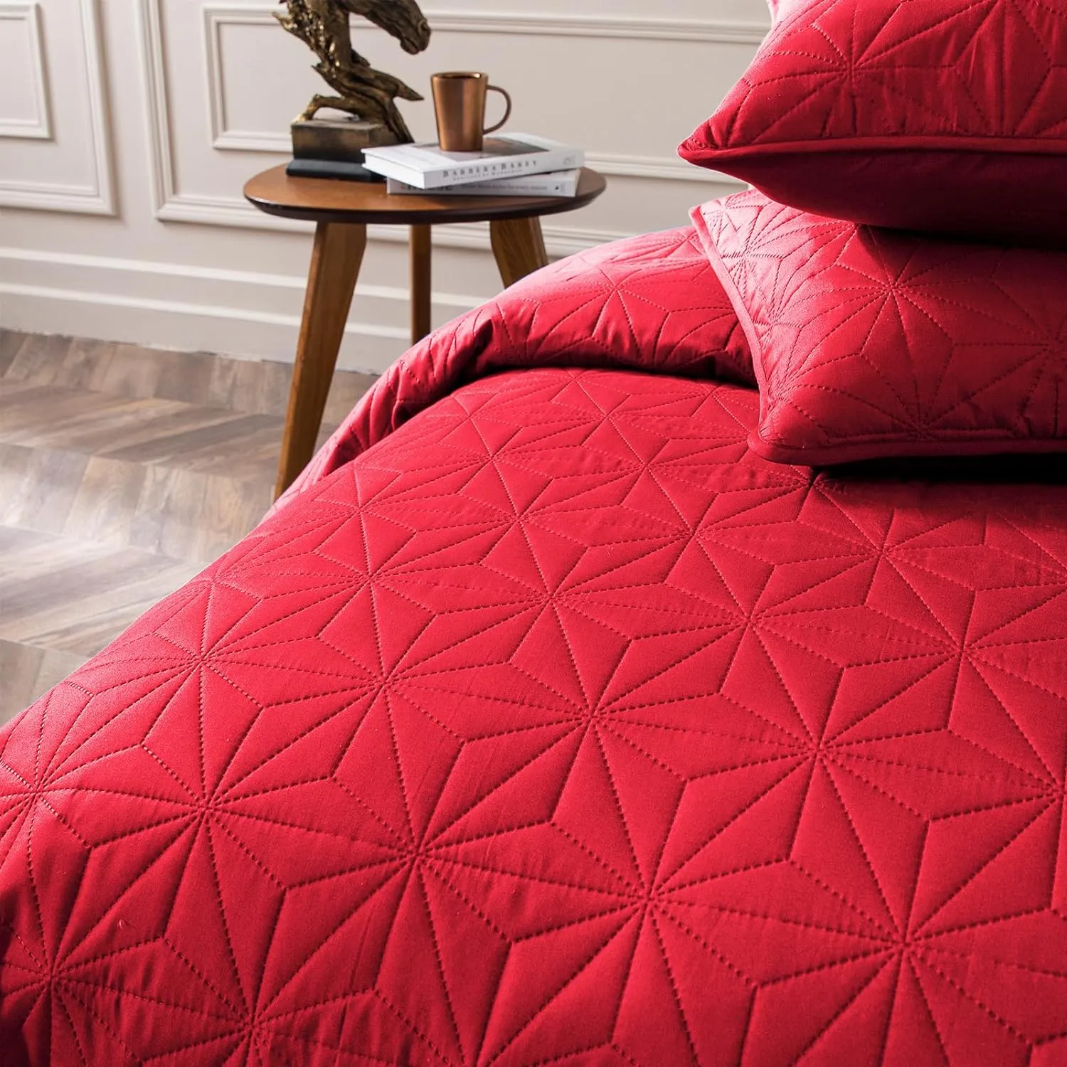 Whale Flotilla King Quilt Bedding Set, Soft Bright Red Bedspreads Quilts King Size for All Seasons, 3 Pieces Lightweight Geometric Star Pattern Coverlet