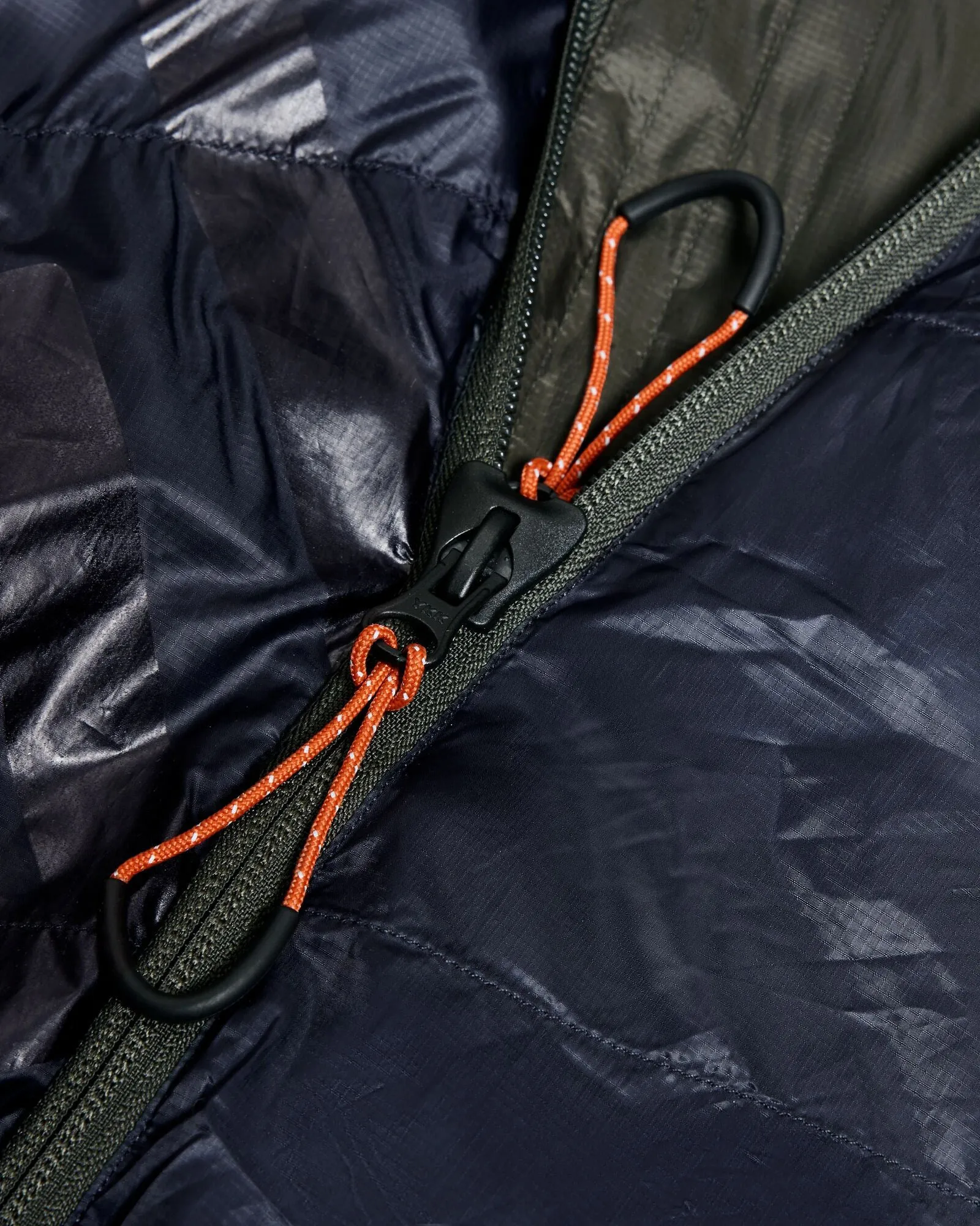 Zenter -3°C Down Sleeping Bag - Regular - Black Stingray/Dark Moss