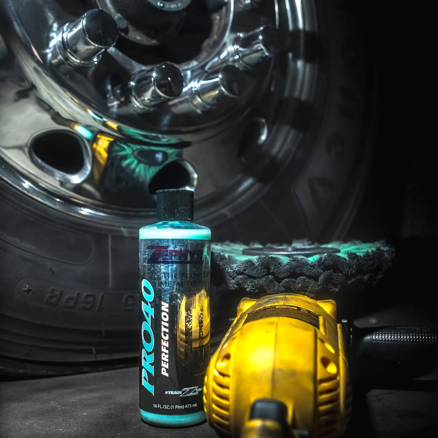 Zephyr Pro-40 The Perfect Metal Polish. for Chrome, Stainless Steel, Aluminum, Brass, Copper, Silver and Magnesium. Made in U.S.A. (32oz)